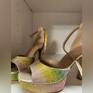 Size 8.5 heels new without tags